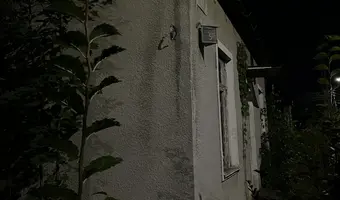 Dom obok warsztatu samochodowego