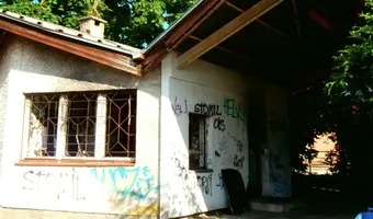 Opuszczony dworzec p k s - zdjęcie 2/4