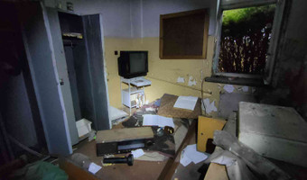 Fabryka oraz parę domków letniskowych