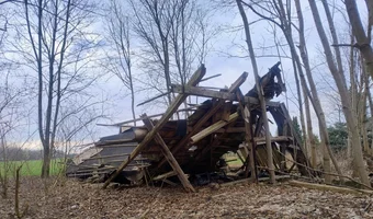 Gospodarstwo i zniszczony domek - zdjęcie 4/4