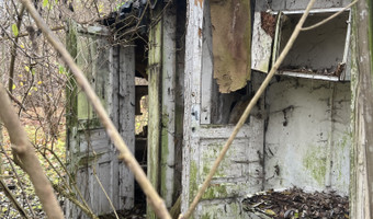 Ruiny domu i gospodarstwa