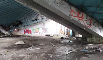 Hala Targowa na skraju Parku Śląskiego