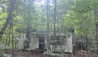 Opuszczone dwa budynki