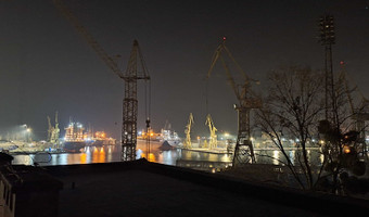 Opuszczona szkola/biurowiec