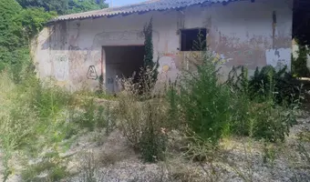 Opuszczone budynki bazy marynarki wojennej Katarina