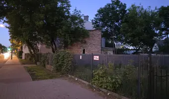 Mniejszy budynek