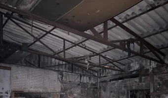 Opuszczony mechanik samochodowy