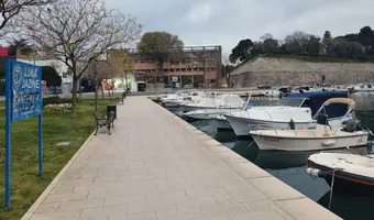 Opuszczone skrzydło hali sportowej zadar - zdjęcie 2/4