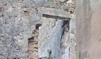 Opuszczony dom - zdjęcie 2/10