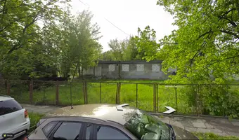 Opuszczony budynek ze kominem