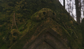 Zabytkowy cmentarz z przełomu x i x- x x wieku