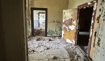 O p u s z c z o n y d w o r z e c k o l e j o w y- l u b a w k a(niem. liebau) - zdjęcie 2/4