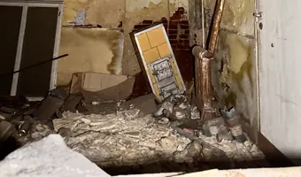 Pęknięta kamienica