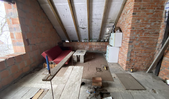 Dom z dwoma stodołami