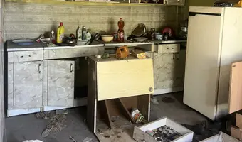Opuszczony domek, okolice Łodzi - photo 2/4