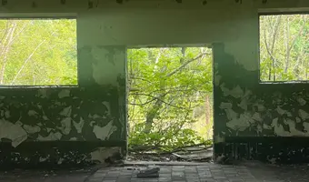 Opuszczona baza paliwowa
