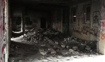 Ruiny i stary magazyn,