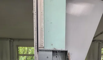 Opuszczony zakład p a w o