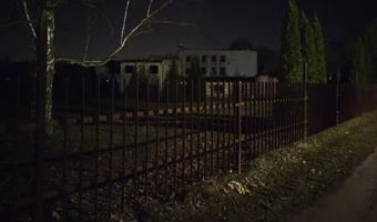 Pozostałości restauracji w sercu parku