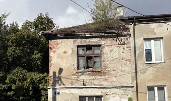 opuszczona kamienica przy tauron arenie