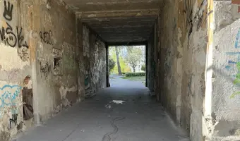 Opuszczona kamienica - zdjęcie 2/4