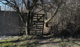 Opuszczony dom - zdjęcie 2/4