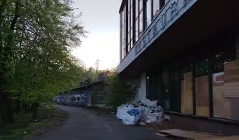Hale targowe i biurowiec - zdjęcie 3/4