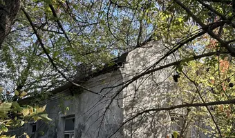 Opuszczony dom z lalką