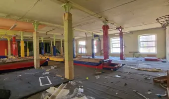 Opuszczony budynek wielofunkcyjny, Łódź