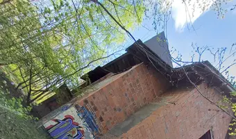Niedokończona willa obok lotniska - photo 4/4