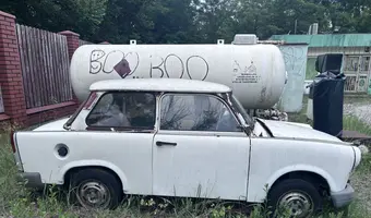 Stacja gazowa + samochód