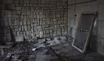 Stary dom w środku lasu