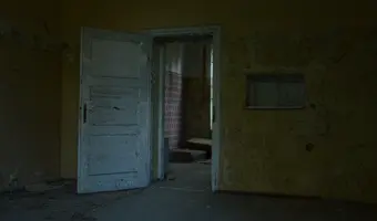 Opuszczony ośrodek zdrowia w Różanie