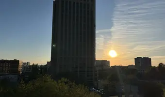 Duży blok mieszkalny, Warszawa