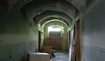 Opuszczony dom - zdjęcie 2/4