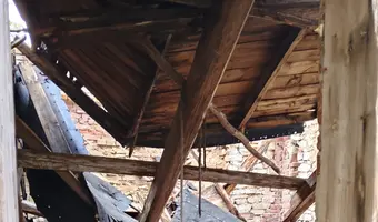 Ruiny domu i stodoły