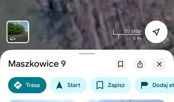 Opuszczony dom ze stodołą