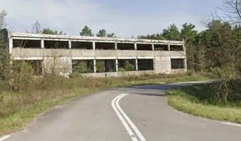 Opuszczony hangar/hala/fabryka