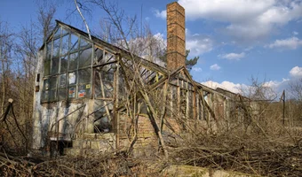 Budynek mieszkalny ze szklarnią - zdjęcie 3/4