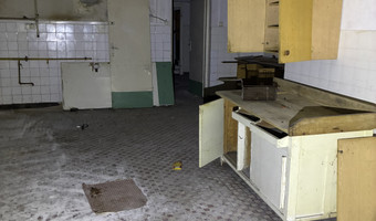 Była siedziba IX Liceum Ogólnokształcącego imienia Klementyny Hoffmanowej,