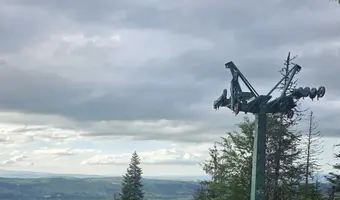 Ruiny górnej stacji wyciągu narciarskiego