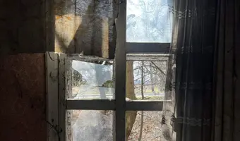 Opuszczony dom - zdjęcie 2/4