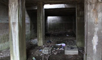 Budynek obok jeziora - zdjęcie 4/4