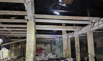 Mazowieckie, Płock - niedokonczony budynek oraz stare ruiny innego = 2w1
