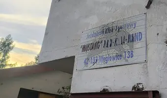 Opuszczona stajnia.