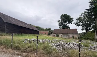 Opuszczony Dom ze stodołą