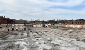 Ogromna fabryka włókiennicza - zdjęcie 2/4