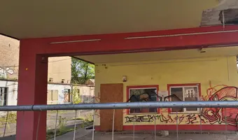( ? ) Fabryka / stacja dla samochodów