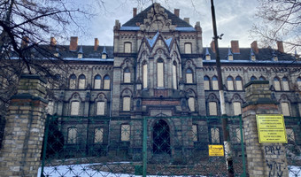 Neogotycki szpital z x i x wieku, mokrzeszów