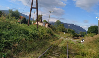 Częściowo opuszczona stacja kolejowa w Dobrej koło Limanowej,